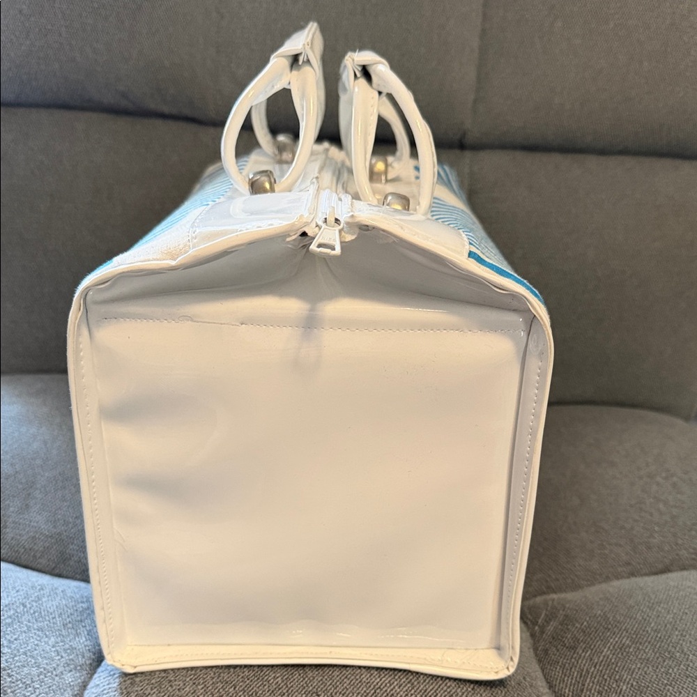 Vintage 1970s Striped Fish Blue/White Patent Leather Cosmetic / Beach Cooler Bag - Picture 2 of 9